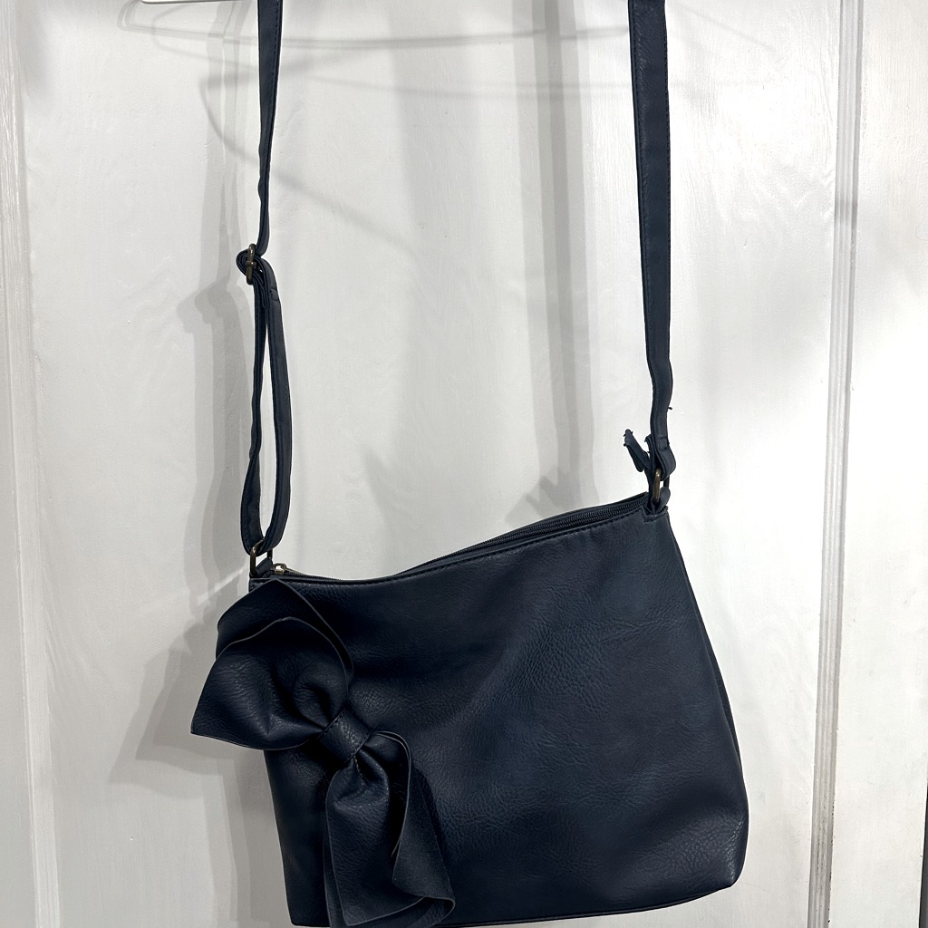 Navy Purse With Bow